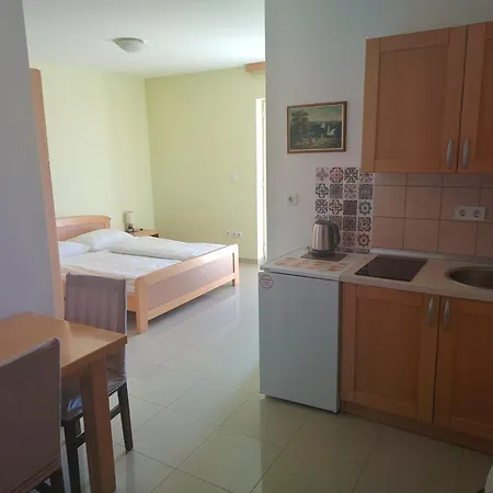 Apartment Kojan 3 *